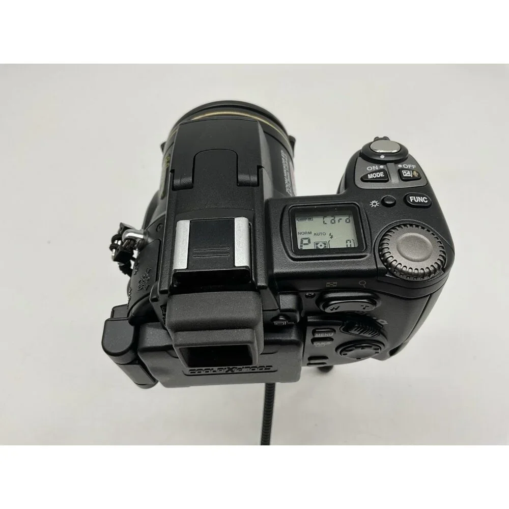 Nikon Coolpix 8700 8MP Digital Camera with 8x Optical Zoom (25515) With Charger